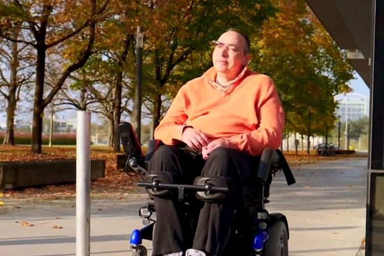 With munevo DRIVE, hands are no longer required for wheelchair control