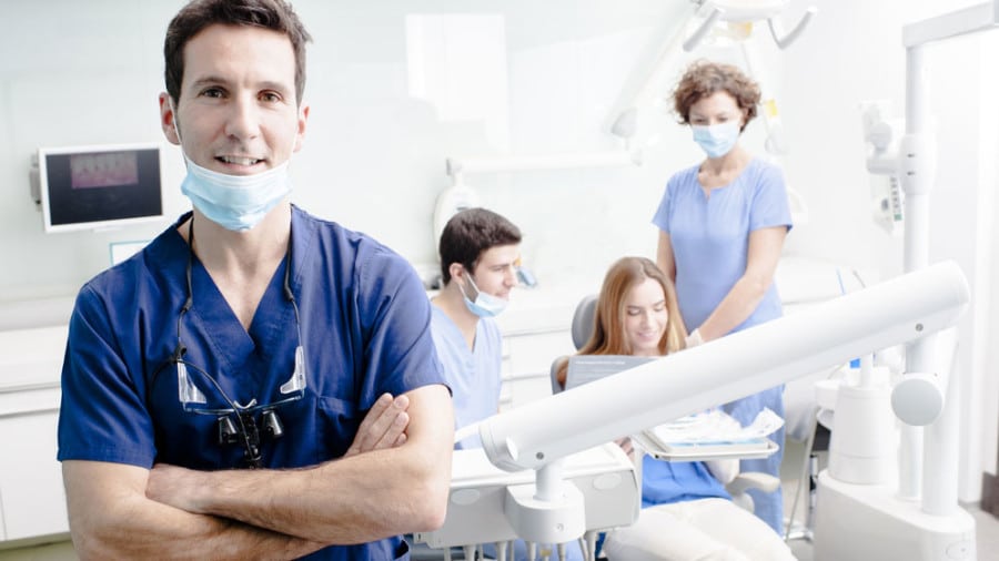 Dentist "width =" 700 "height =" 394 "srcset =" https://bwellmart.com/wp-content/uploads/2020/01/1580177102_312_Your-dentist-in-the-Oral-B-SmartSeries-toothbrush.jpg 900w, https: //www.ABSMARTHEALTH. net / wp-content / uploads / 2015/03 / Dentiste-450x253.jpg 450w, https://www.ABsmarthealth/wp-content/uploads/2015/03/Dentiste.jpg 996w "sizes =" (max- width: 700px) 100vw, 700px "/></p>
<h2 id=