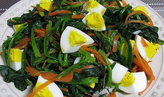 Spinach carrot salad— Chinese healthy food nutritious recipe