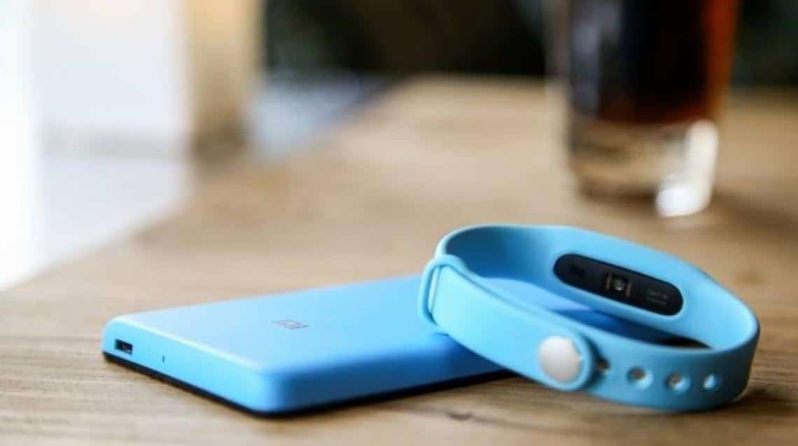 bracelet connects Xiaomi Mi Band 1S