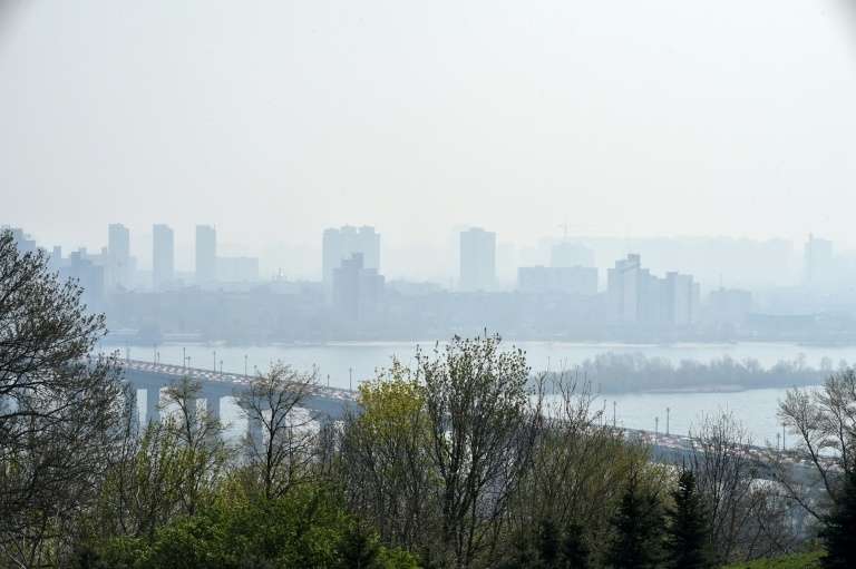 The city of Kiev in a pollution fog on April 17, 2020 in Ukraine. © Sergei Supinsky, AFP