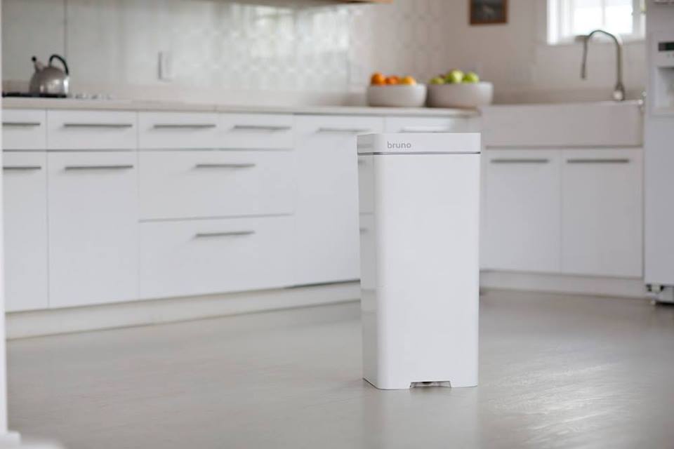 Bruno dustbin connected vacuum cleaner